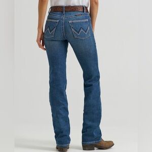 NEW 🌺 Wrangler Willow Riding Jeans Size 1/2 x 32" Comfort Waistband Boot Cut